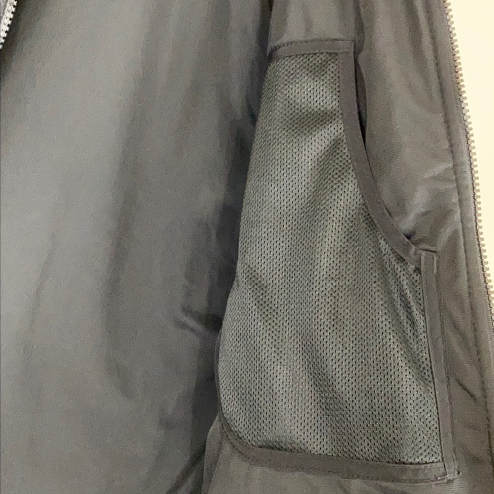 𝅺EDDIE Bauer vest - Picture 6 of 9